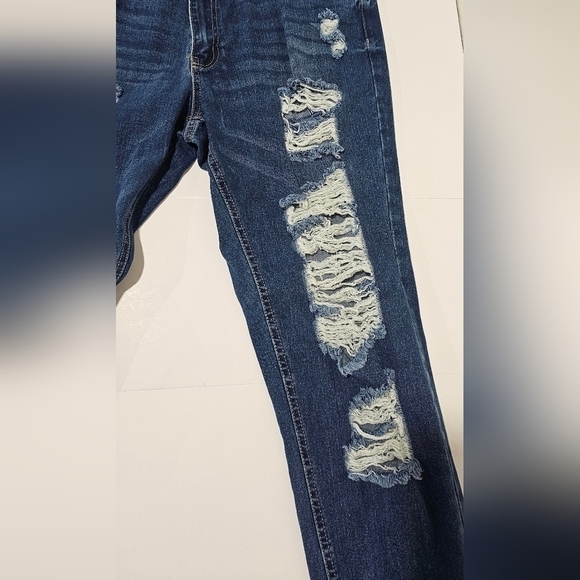 Refuge Denim Distressed High waisted Mom Jeans Size 13 - Picture 4 of 12